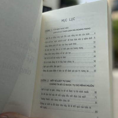 Sách: Bạn Càng Mạnh Mẽ Thế Giới Càng Công Bằng  