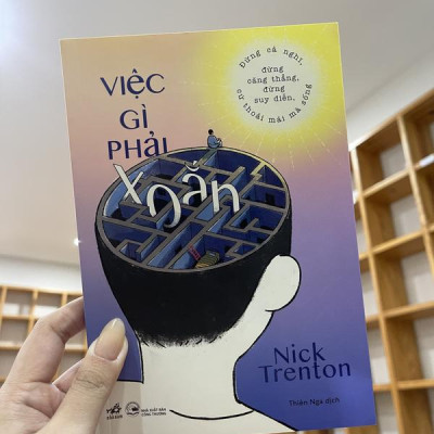 Sách -Việc gì phải xoắn: Đừng cả nghĩ đừng căng thẳng đừng suy diễn cứ thoải mái mà sống (Nhã Nam HCM)