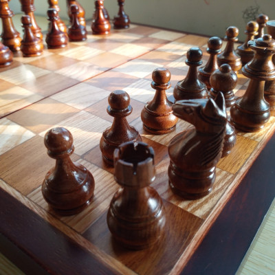 Bàn cờ vua gỗ hương và quân gỗ hương gụ 