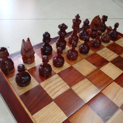 Bàn cờ vua bằng gỗ chất lượng cao 