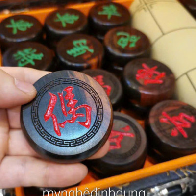 Combo Bộ quân cờ tướng bằng gỗ trắc đỏ đen + hộp da và tấm vải da bàn cờ để chơi 