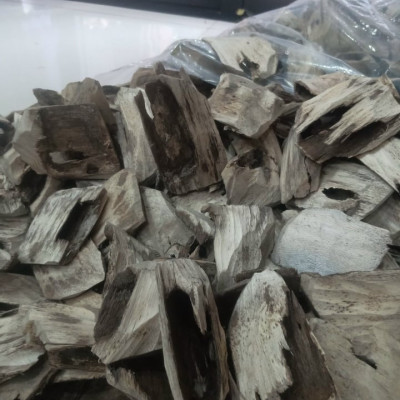 Trầm hương miếng hàng đẹp chuẩn rừng Tiên Phước Quảng Nam ( một gói 100g) - Trầm sạch tốt cho sức khỏe