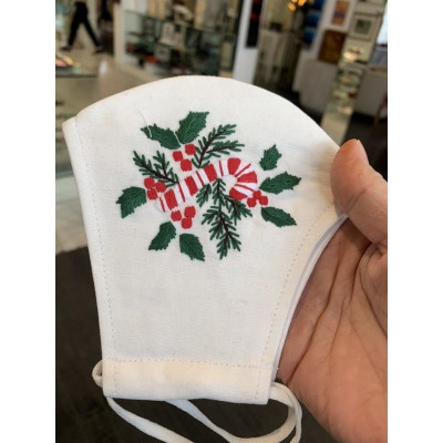 Khẩu trang vải thêu hình Noel.