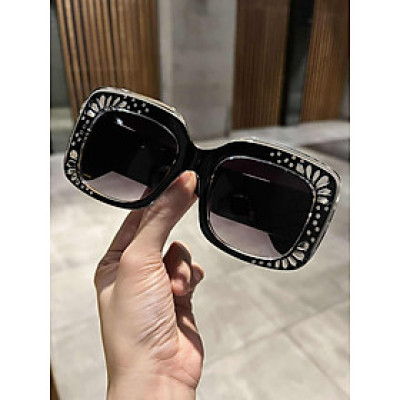 Kính râm đính đá nổi bật sành điệu cho nữ