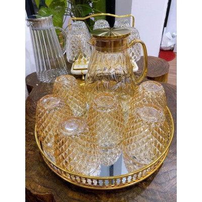 Bộ bình thủy tinh đựng nước uống mắt na  6 cốc kèm khay màu vàng sang trọng