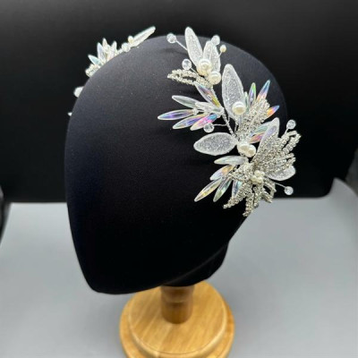 Cài tóc cô dâu lá đính đá ngày cưới mẫu mới t10/2024