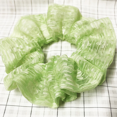 Cột tóc scrunchies màu xanh lá non thêu hoa cực xinh mẫu mới -size trung lớn