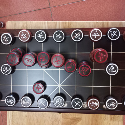 Bàn cờ tướng gỗ trắc có cả quân kt 50×50×3cm