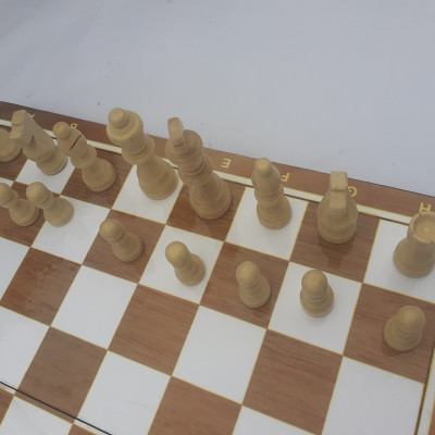 Cờ vua dành cho trẻ giúp phát triển trí tuệ, Bộ bàn cờ vua gỗ tụ nhiên