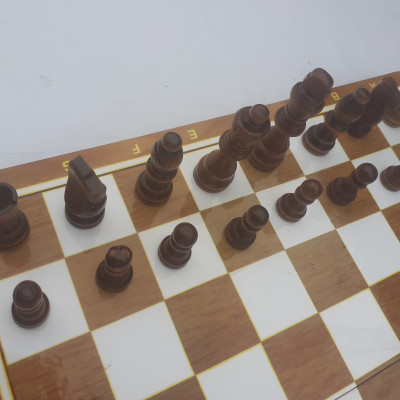 Cờ vua dành cho trẻ giúp phát triển trí tuệ, Bộ bàn cờ vua gỗ tụ nhiên