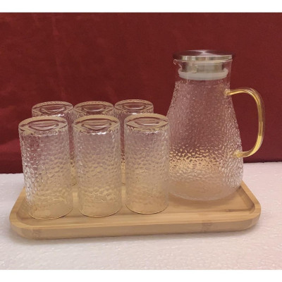 Combo bộ bình cốc thủy tinh chịu nhiệt vân sần kèm giá úp và khay gỗ.