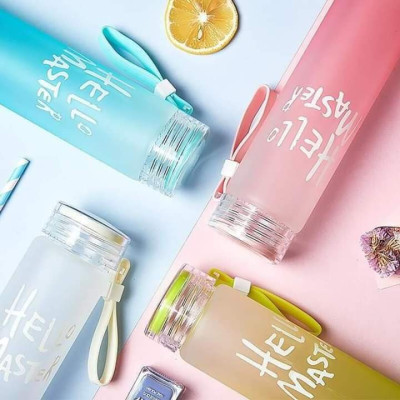 Bình Nước Hello Master In Nhám Mờ Chai Thuỷ Tinh Hello Master Chai Nước Dễ Thương Có Dây Đeo Dung Tích 400ml - Giao Màu Ngẫu Nhiên