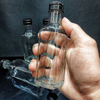 Chai Thủy Tinh Nhỏ 100ML (combo 15 cái) vuông cao nắp nhôm đen – Lọ Thủy Tinh Mini đựng mật ong, thức uống - Vỏ Chai Rượu Mini