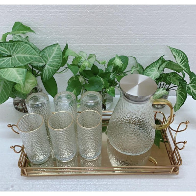 COMBO BỘ BÌNH CỐC THỦY TINH CHỊU NHIỆT CAO CẤP KÈM KHAY VƯƠNG MIỆN VÀNG VÀ GIÁ ÚP CỐC