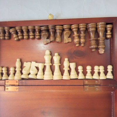 Bàn cờ vua gỗ đạt chuẩn kích cỡ 35x36x2,5cm