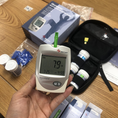 Máy đo đường huyết, mỡ máu, axit uric trong máu 3 trong 1 GlucoAlpha - IN4 Technology - Đủ bộ 3 que thử đường huyết, cholesterol, acid uric