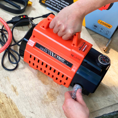 Máy rửa xe áp lực cao nhập khẩu chính hãng Kynko KW04 siêu bền