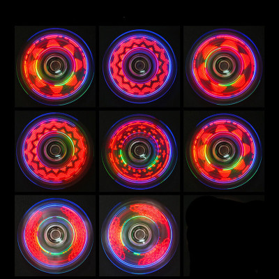 Con Quay Có Đèn Trong Suốt 