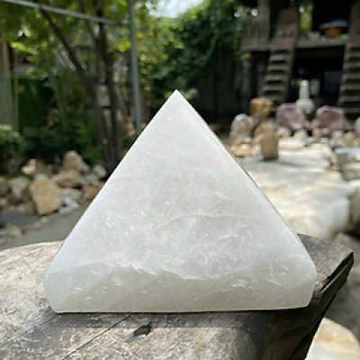 Đá thạch anh kim tự tháp lối tắt đi đến thành công NHA SAN T679 - 1.1 Kg (8 x 10 cm)