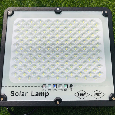 Đèn Năng Lượng Mặt Trời Chống Lóa 300W Vỏ Nhôm Nguyên Khối