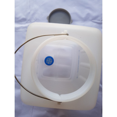 Bình nước treo dùng cho bàn ủi hơi nước công nghiệp- Hàng nhập khẩu