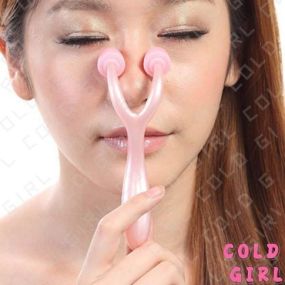 Dụng Cụ Lăn Nâng Mũi Mát Xa Vùng Mũi Bằng Nhựa Tiện Dụng, Cây Nâng Mũi Dọc Dừa Tự Nhiên (Có Hàng Sẵn)