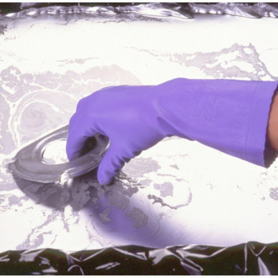 Găng tay cao su mềm mịn tự nhiên cao cấp Shaldan Vinyl màu tím - Made in Japan