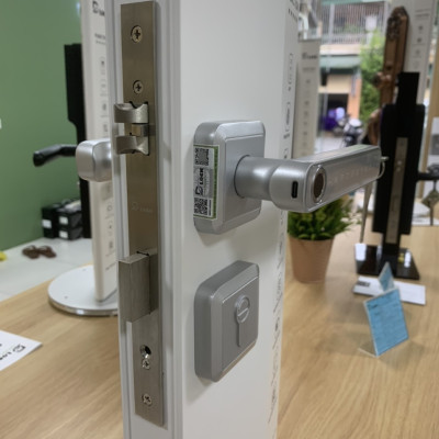 Khóa cửa vân tay điện tử thông minh cho cửa thông phòng gỗ nhôm dùng app cao cấp chống nước, khóa cửa Smart Lock bảo hành 30 tháng Chính Hãng DILLOCK DLF4