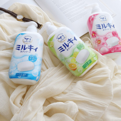 Sữa Tắm Dưỡng Trắng Mịn Da Hương Hoa Cow Milky Body Soap Pump Chiết Xuất Sữa Bò Tươi Refil 400mL