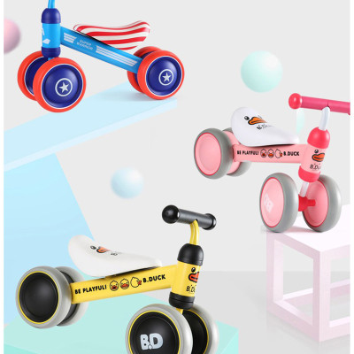 Xe chòi chân bốn bánh thăng bằng cho bé khung thép cao cấp (màu ngẫu nhiên)