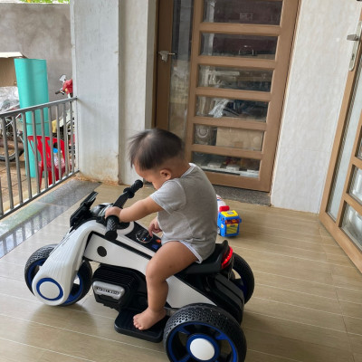 Xe máy điện trẻ em, xe moto điện cho bé có kết nối Bluetooth TILO KIDS TLK-9999