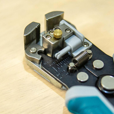 KÌM TUỐT DÂY ĐIỆN TỰ ĐỘNG TOTAL THT15246 - HÀNG CHÍNH HÃNG