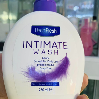DUNG DỊCH VỆ SINH PHỤ NỮ CHIẾT XUẤT CÚC LA MÃ DEEP FRESH INTIMATE WASH WITH CHAMOMILE EXTRACT 250ML