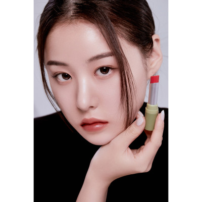 Son dưỡng môi thuần chay có màu GLAMRR Q V​E​G​A​N S​U​P​E​R L​I​P B​A​L​M 4.5g by Gilaa