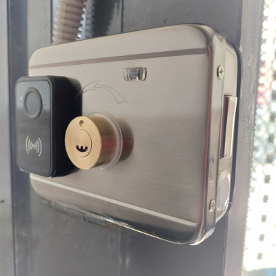 Khóa thông minh G02R- 2 Mặt vân tay trong ngoài + Remote ( không chống nước) - Hàng nhập khẩu