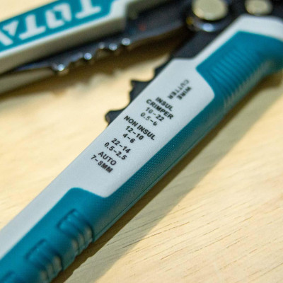 KÌM TUỐT DÂY ĐIỆN TỰ ĐỘNG TOTAL THT15246 - HÀNG CHÍNH HÃNG