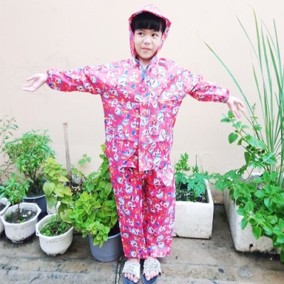 Bộ áo mưa cho cho bé trai và bé gái từ 3 - 5 tuổi  ,vải dù cao cấp  ,siêu bền , chống thấm nước , họa tiết hoạt hình nhiều màu  kèm túi đựng giao màu ngẫu nhiên