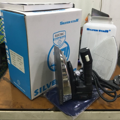 Bàn ủi hơi nước công nghiệp SilverStar ES-300 (Đen) + Tặng đèn led gắn máy may 20 bóng
