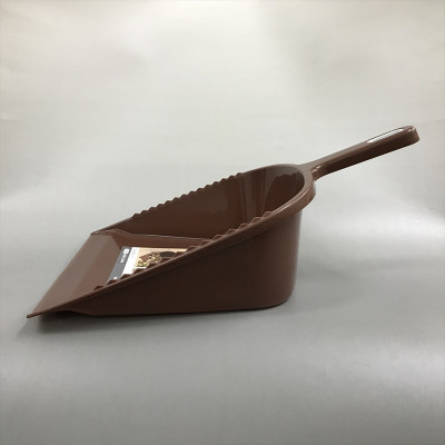 Xẻng hót rác Sanada Seiko, bề mặt xẻng có độ vát giúp dễ dàng lấy sạch rác và bụi bẩn trên bề mặt sàn nhà - nội địa Nhật Bản 