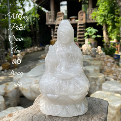Tượng Phật Quan Âm thờ trong nhà thạch anh trắng NHASAN TP21 nặng 1.1kg, kích thước: cao 15.5cm x ngang 8.7cm x dày 7.2cm
