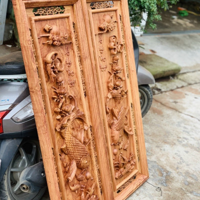 Tranh điêu khắc lý ngư vọng nguyệt bằng gỗ hương đá kt 42×117×5cm