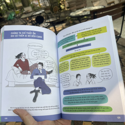 LÀM SAO ĐỂ CHA MẸ THÔI KHỦNG HOẢNG – Bí kíp sống hòa thuận cho các cặp vợ chồng sau khi có con – Anne Claire Kleindienst – Lynda Corazza minh họa – Nhã Nam – NXB Thế Giới (Bìa mềm)