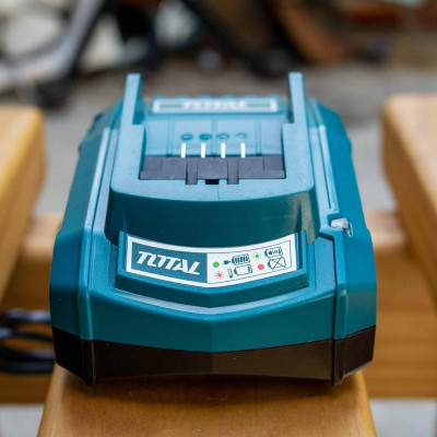 SẠC LI-ION 20V OUTPUT 2.0AMPE TOTAL TFCLI2001 - HÀNG CHÍNH HÃNG