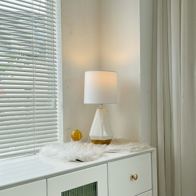 Đèn ngủ trang trí trắng đế vàng gốm sứ sang trọng DBG013X