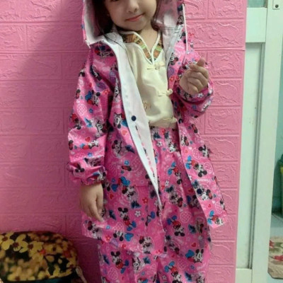 Bộ áo mưa cho  bé trai  và  bé gái từ  9 -  10 tuổi - Áo mưa vải dù nhẹ  , gọn chống thấm  , kèm túi đựng xinh xắn ,giao màu ngẫu nhiên