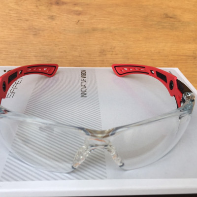 KÍNH BẢO HỘ BOLLÉ RUSH PLUS TRÒNG TRONG HOẶC XÁM KHÓI, Lớp phủ Platinum chống xước và sương mù, Bảo vệ 99,9% tia UVA / UVB