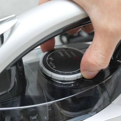 Bàn ủi hơi nước Panasonic NI-W650CSLRA (2200W) - Hàng chính hãng