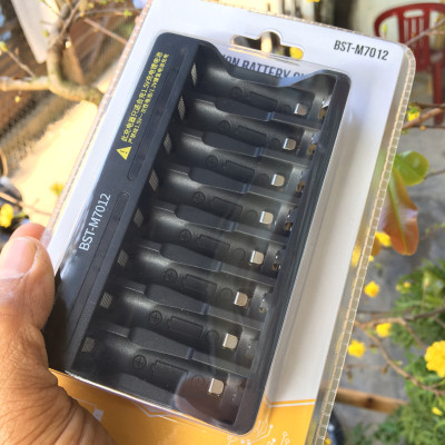 Bộ sạc pin Li-Ion 1.5V 8 cổng sạc được 8 pin AA hoặc AAA cùng lúc sạc nhanh tự ngắt