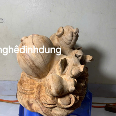Tượng gia đình lợn phong thủy bằng gỗ  ngọc Am thơm nức 39x18x22cm