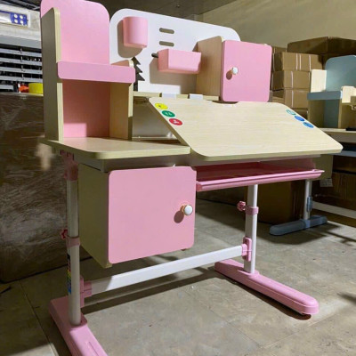 Bàn học sinh thông minh đa năng, nâng hạ tay quay, điều chỉnh góc nghiêng, chống lóa Juno sofa CTA23 ngang 95cm